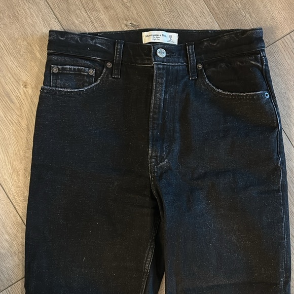 ABERCROMBIE THE MOM HIGH RISE JEAN BLACK WITH DISTRESSING EUC SIZE 26 SHORT - Picture 4 of 7